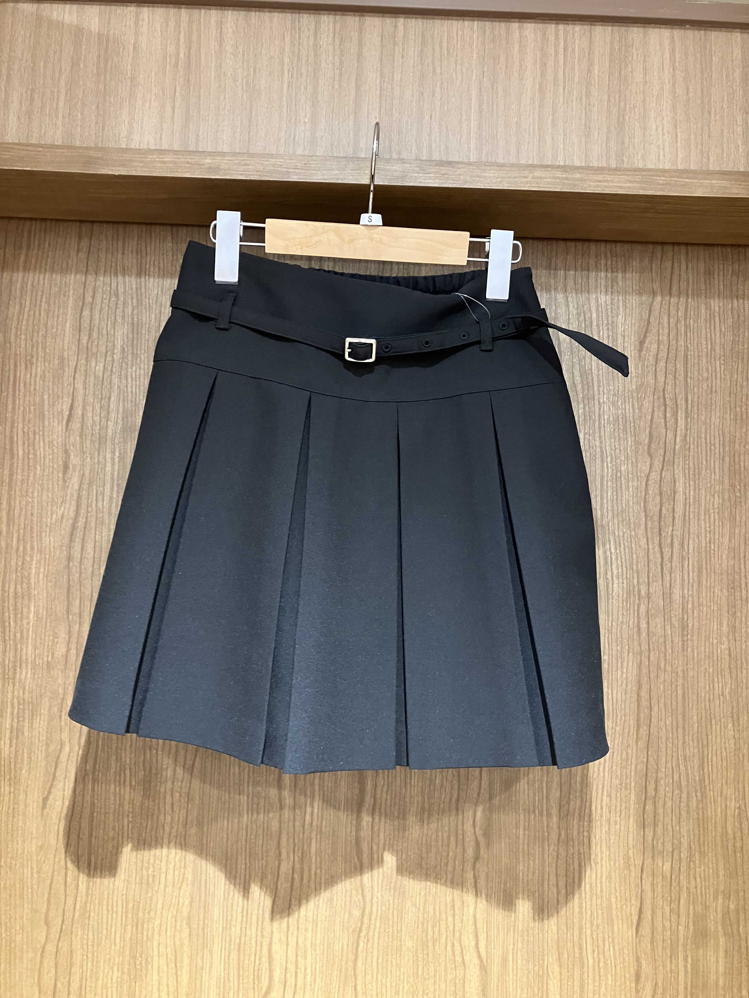 大人気！ベルト付きスカート